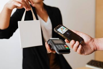 Karta płatnicza w telefonie - jak dodać w 5 minut?