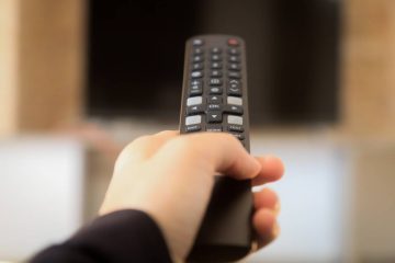 Czy częste włączanie i wyłączanie telewizora LCD mu szkodzi?
