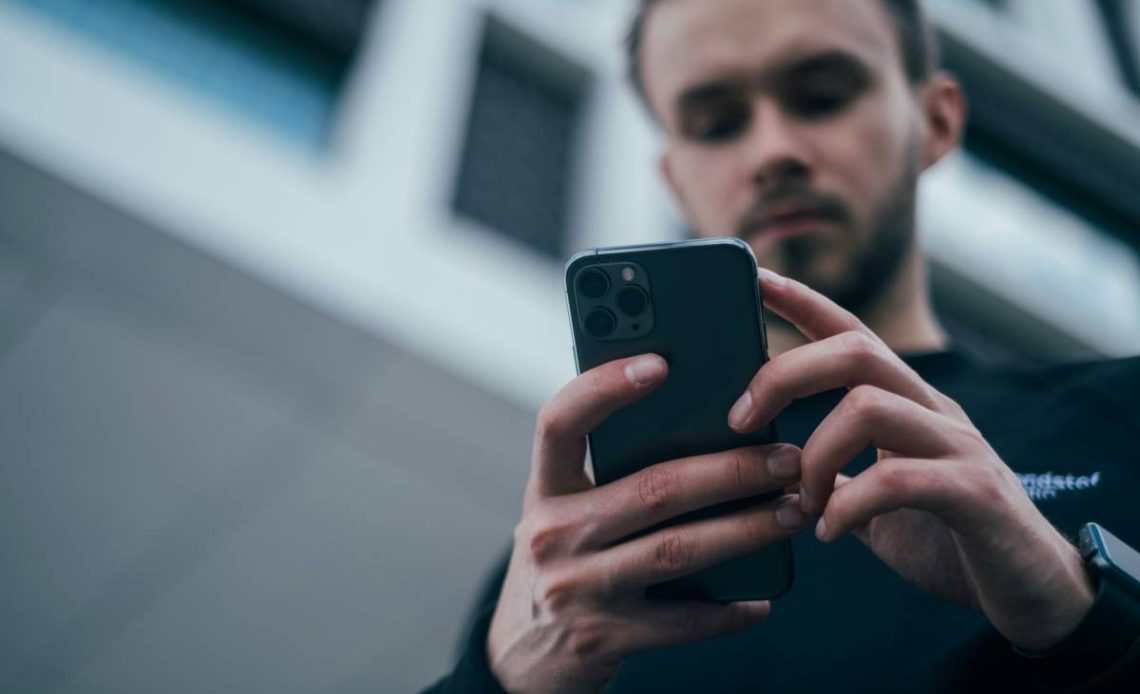 jak pozbyc sie mowienia telefonu