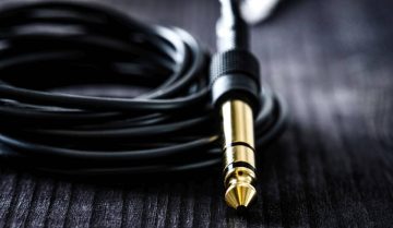Jak podłączyć głośniki do TV bez wyjścia jack? – praktyczny poradnik