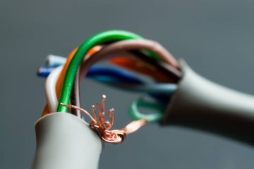 Jak połączyć przecięty kabel internetowy? – praktyczny poradnik