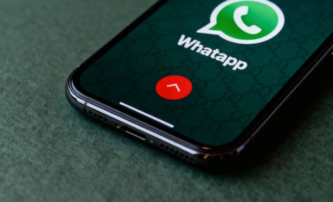 jak ukryć czat na whatsappie