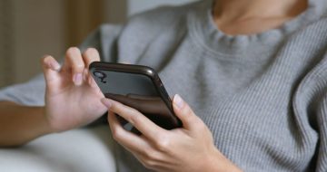 Jak dodać automatyczny głos lektora na TikToku?